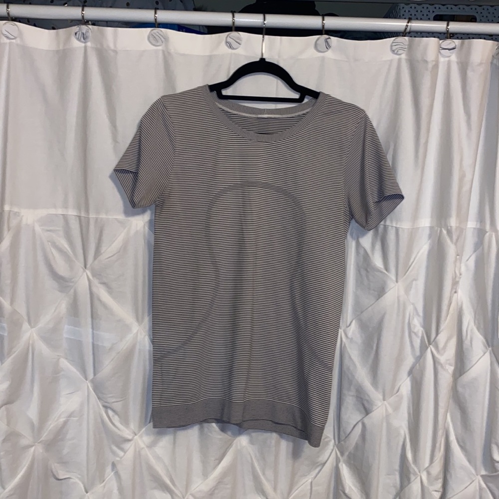 Black and white striped Lululemon top short-sleeve size 6